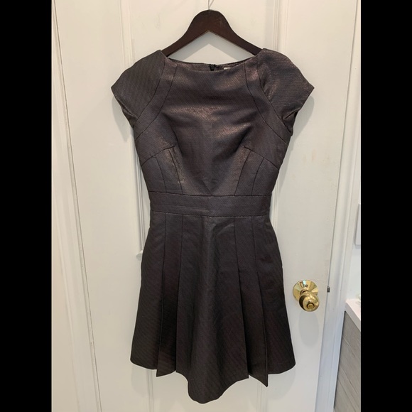 Reiss London Mara fit and flare dress in graphite metallic. Size 2 - Picture 4 of 8